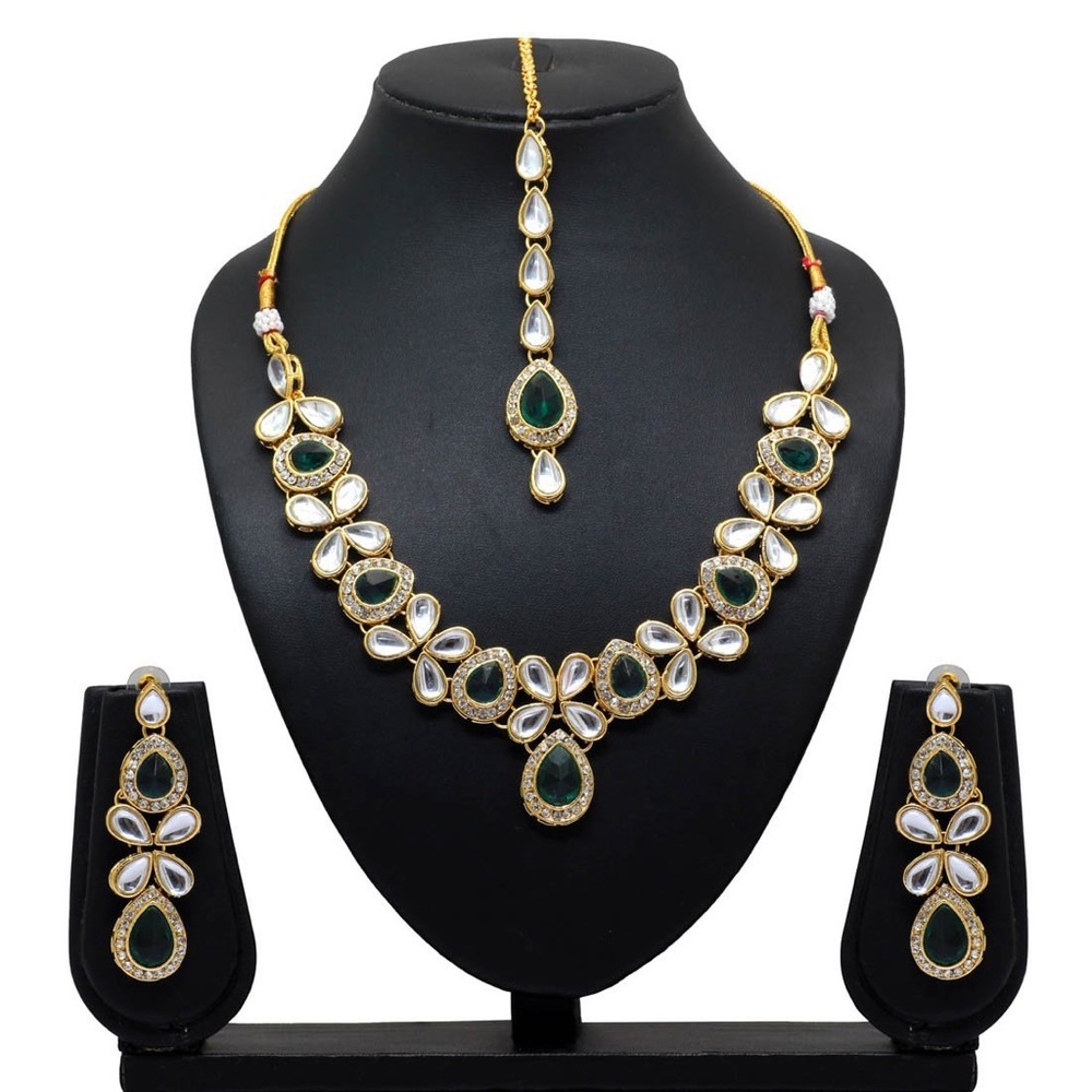 Green Color kundan Necklace W/ Earring & Tikka